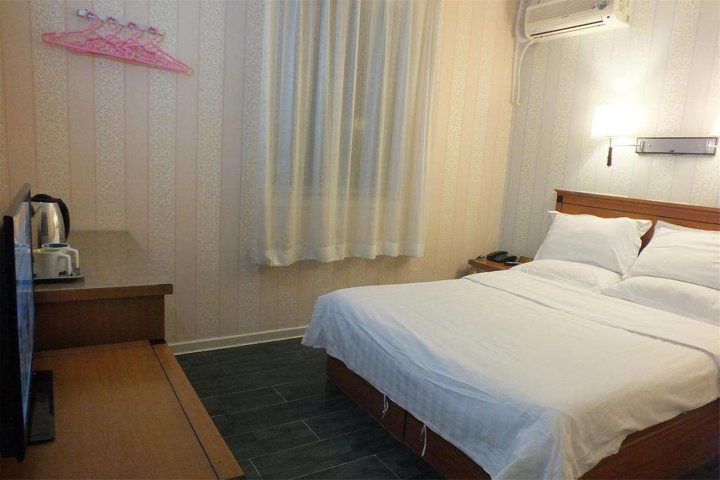 Beijing Fuxing Holiday Hotel Экстерьер фото